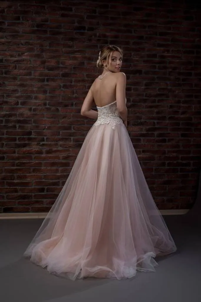 ---Wedding dress with powder pink tulle skirt, embellished with a tight lace bodice with a sweetheart neckline, internal bra--