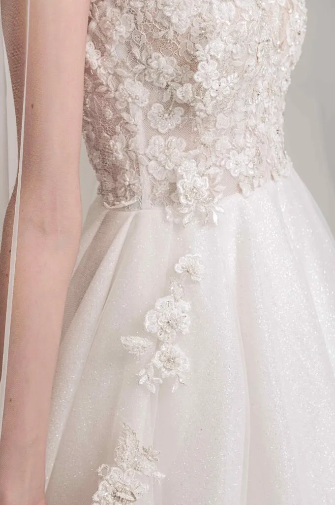 ---Wonderful white wedding dress with three-dimensional lace embroidery on the bodice and straps that are a dream--