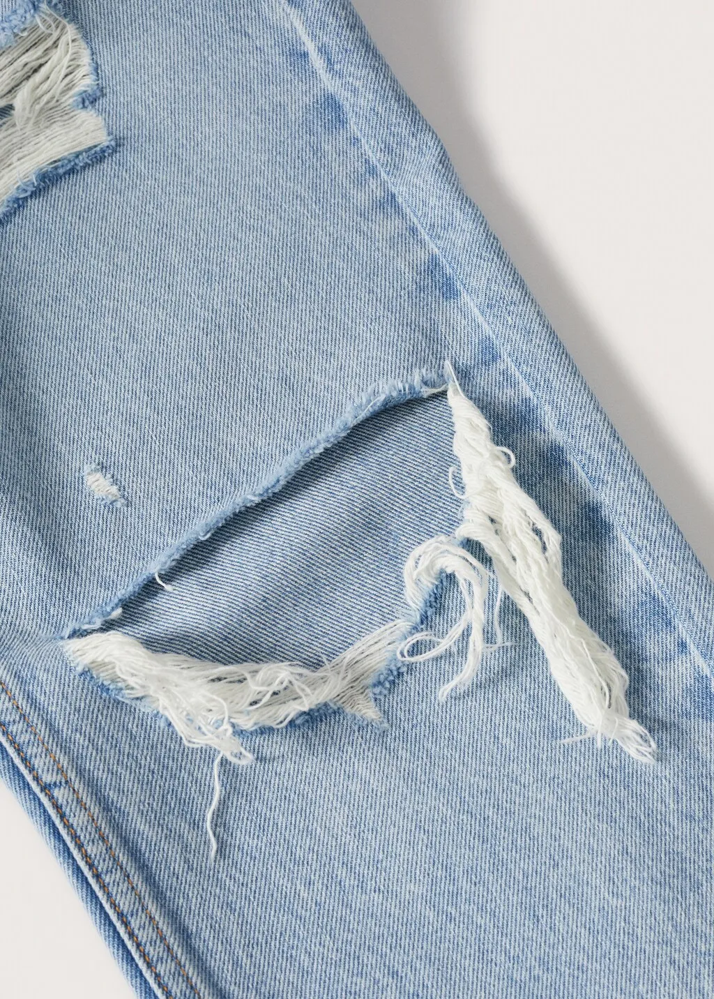 Jeans loose strappi decorativi