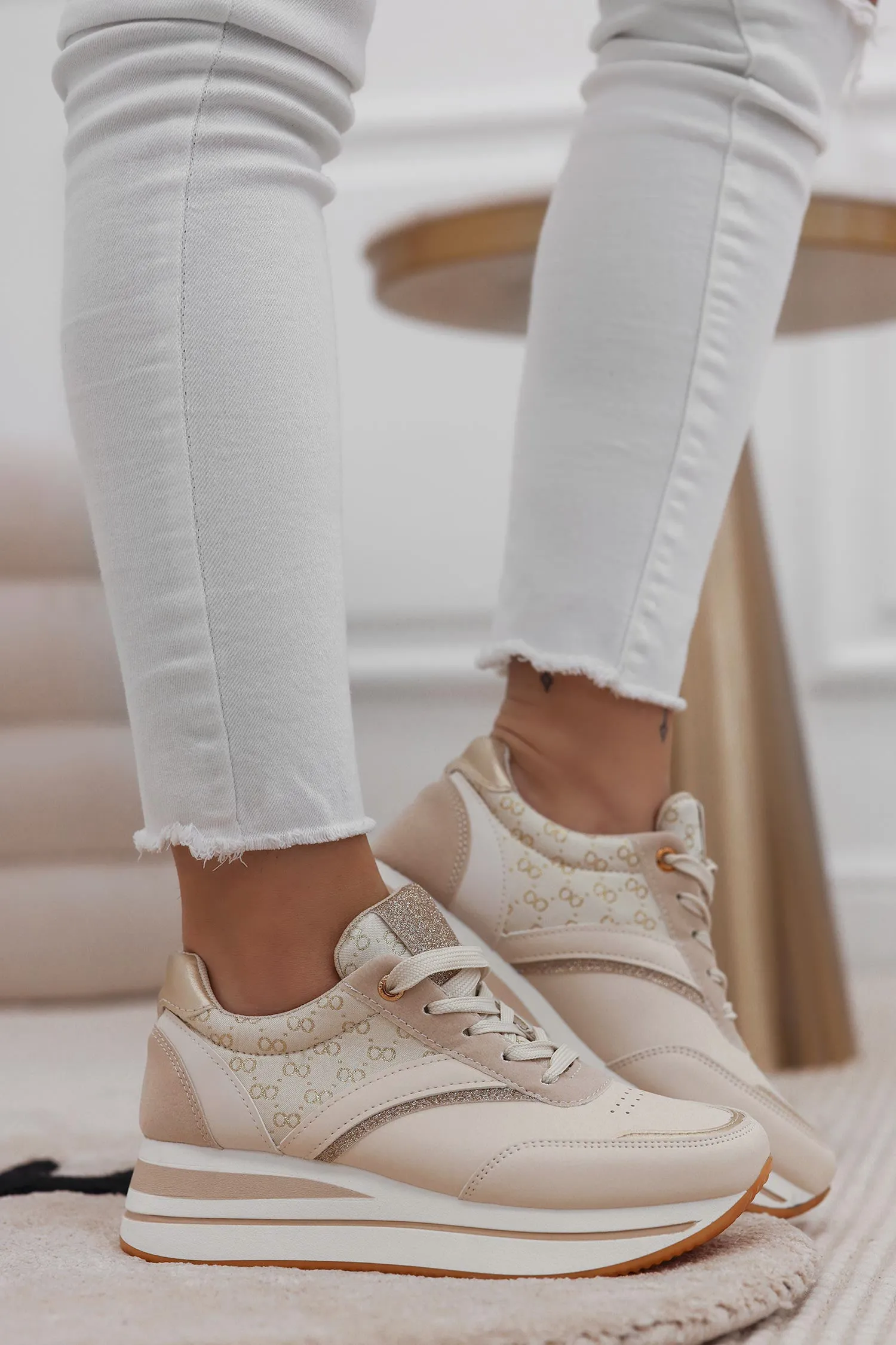 Sneakers beige con glitter